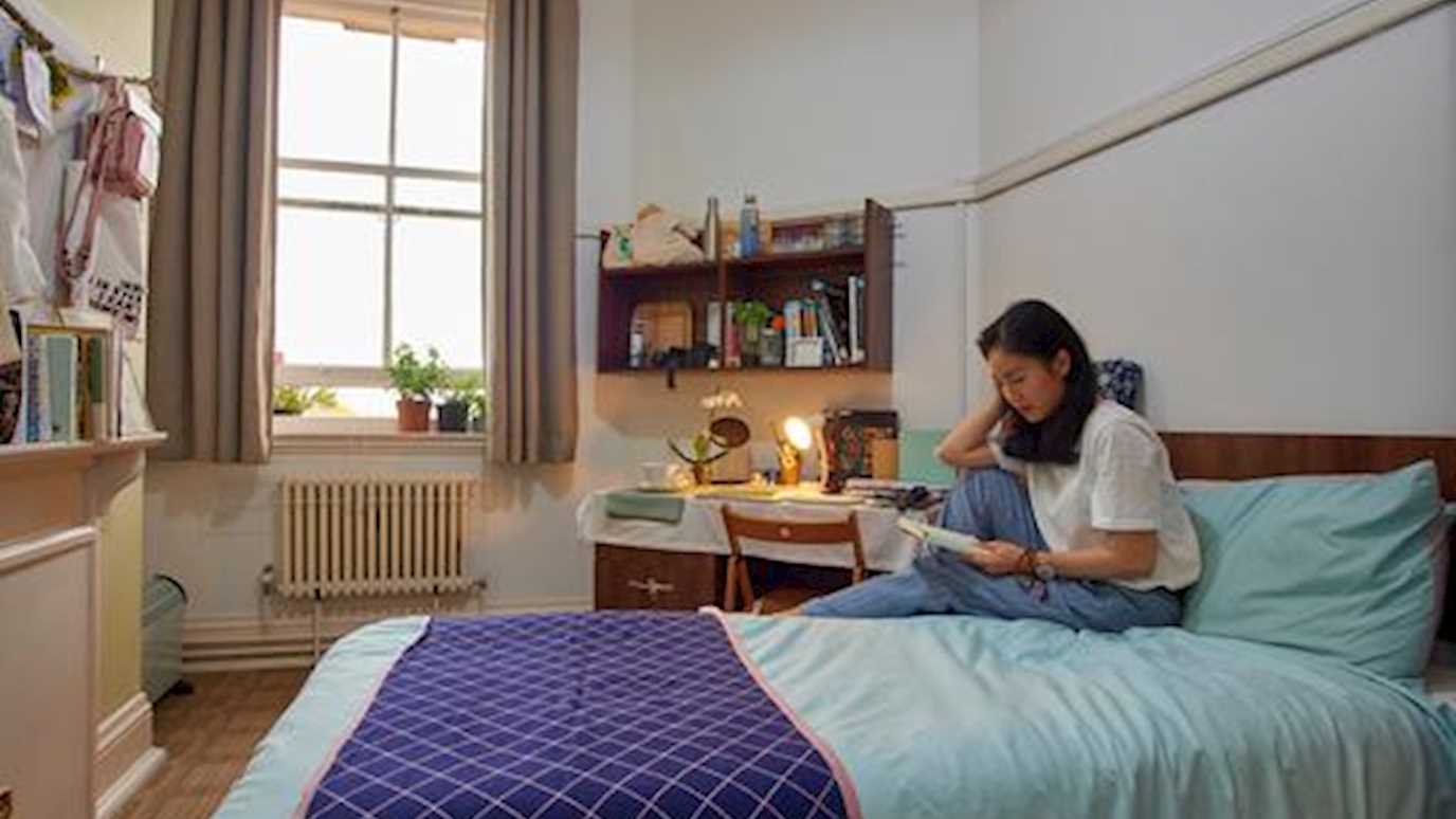 Founders accommodation bedroom (1)